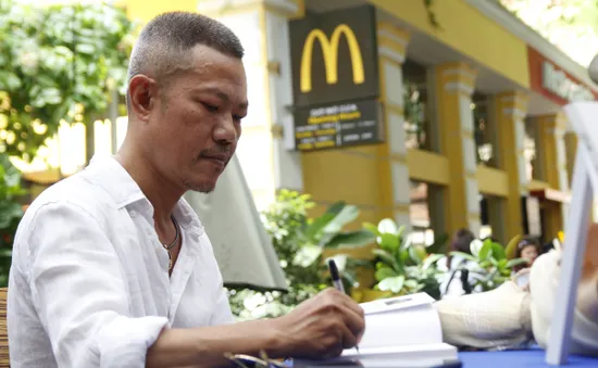 NS Quốc Bảo ra mắt sách, tiết lộ về nàng thơ trong âm nhạc