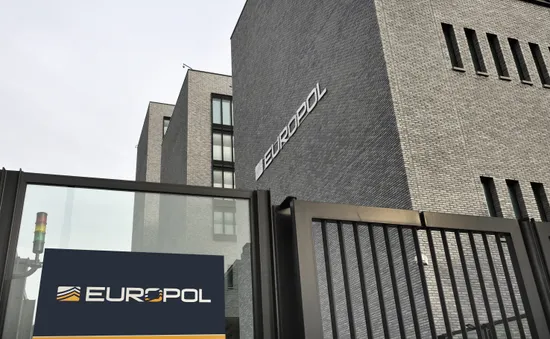 Europol phát hiện hơn 2.000 tin nhắn tuyên truyền khủng bố