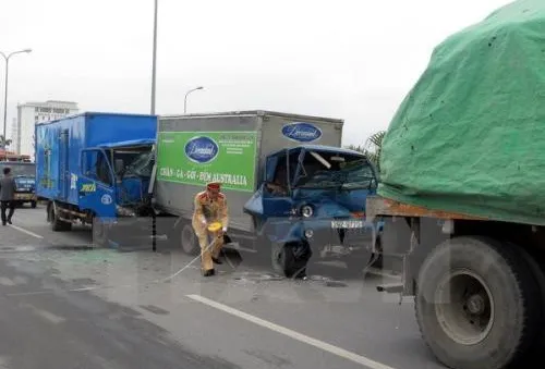 Tai nạn liên hoàn gây ách tắc giao thông trên tuyến tránh TP. Vinh, Nghệ An