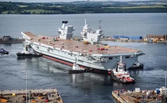 Anh ra mắt tàu chiến lớn nhất HMS Queen Elizabeth