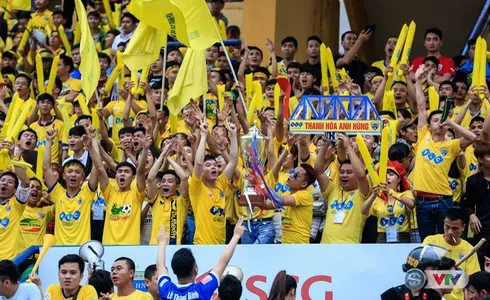 Cầu thủ và CĐV FLC Thanh Hoá hài lòng với ngôi á quân V. League 2017