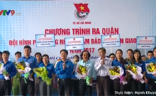 Thanh niên TP.HCM ra quân chống ùn tắc giao thông