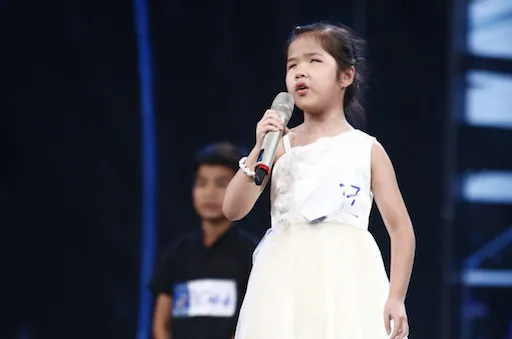 Vietnam Idol Kids 2017: Cô bé khiếm thị khiến Bích Phương xúc động đến nghẹn họng