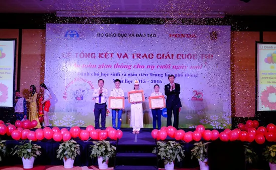 Trao giải “An toàn giao thông cho nụ cười ngày mai”