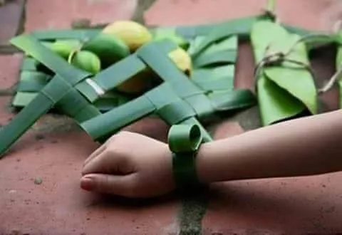 Nhớ mãi trò chơi dân dã từ lá, quả