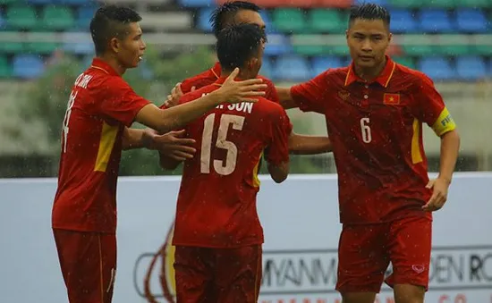 Thắng đậm U18 Philippines, U18 Việt Nam vươn lên dẫn đầu bảng B