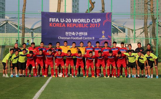 Ảnh: Có mặt tại Cheonan, U20 Việt Nam bắt đầu luyện tập ngay cho trận gặp U20 New Zealand