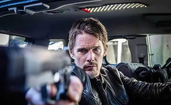 Ethan Hawke trở lại trong phim hành động nghẹt thở "24h Hours to Live"