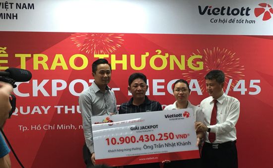 Lần đầu tiên công khai diện mạo và danh tính người trúng Vietlott