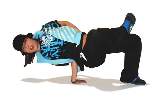 Nghệ sĩ Pháp gốc Nhật độc diễn múa kết hợp breakdance