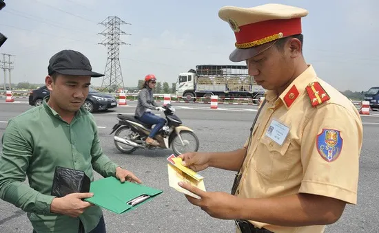 Người dân quan tâm tới đề xuất nâng mức phạt vi phạm giao thông