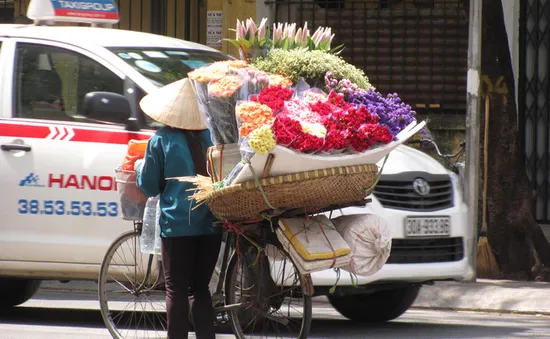 Tạo sinh kế cho phụ nữ sau khi dẹp vỉa hè