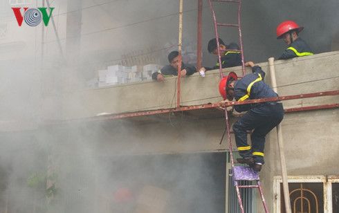 Lâm Đồng: Hỏa hoạn nghiêm trọng trong tầng hầm chứa đồ