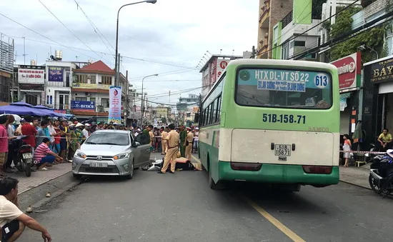 Bình Dương: Đỗ xe ngược chiều, mở cửa xe bất cẩn gây tai nạn chết người