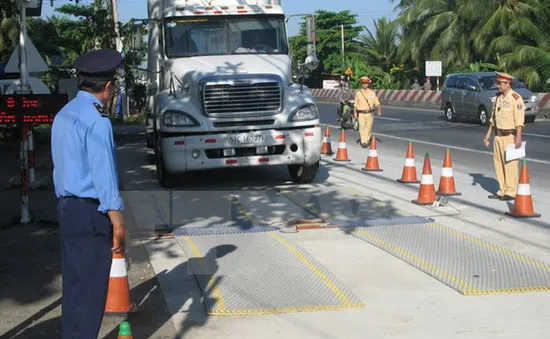 Tăng cường kiểm tra, kiểm soát, xử lý xe quá tải trọng