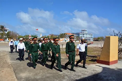 Bộ Quốc phòng kiểm tra, chúc Tết quân, dân đảo Trường Sa và Nhà giàn DK1