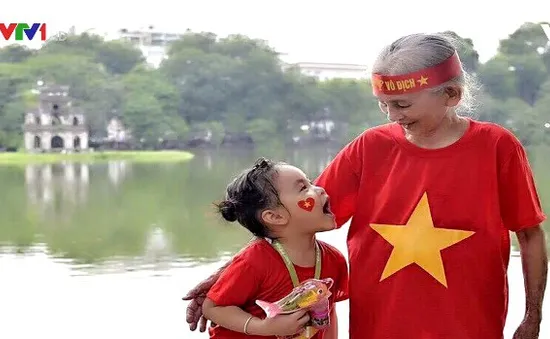 Cụ bà 85 tuổi và bí quyết kết nối với con cháu