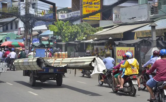 Phổ biến tình trạng phương tiện chở hàng cồng kềnh tại Đồng Tháp