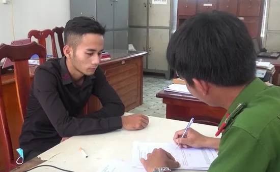 Tự gây thương tích rồi đến công an trình báo bị cướp tiền và xe
