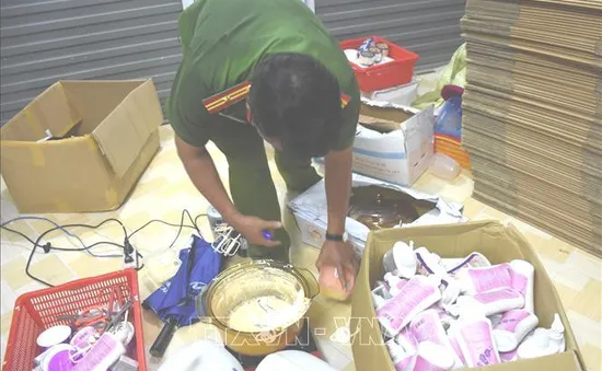 Cà Mau: Phát hiện hàng trăm thùng mỹ phẩm không hóa đơn chứng từ