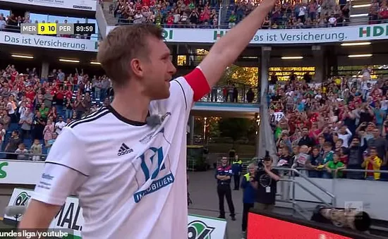 Per Mertesacker giải nghệ sau trận cầu 19 bàn thắng