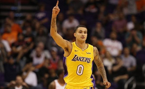 Kyle Kuzma ký hợp đồng giày thi đấu đặc biệt