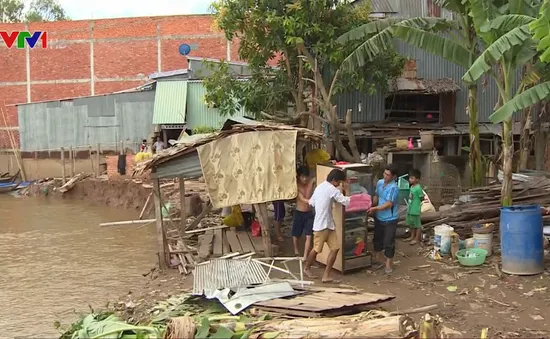 An Giang hỗ trợ di dời người dân vùng sạt lở