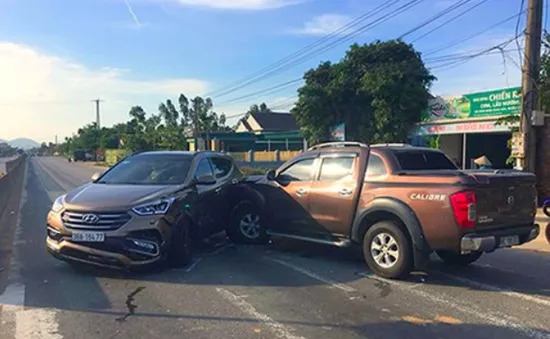 Khởi tố hai nhóm giang hồ tông ô tô vào nhau, rút súng hỗn chiến