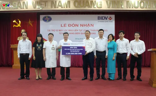 Bệnh viện Bệnh Nhiệt đới Trung ương: Tiếp nhận 2 máy lọc máu liên tục