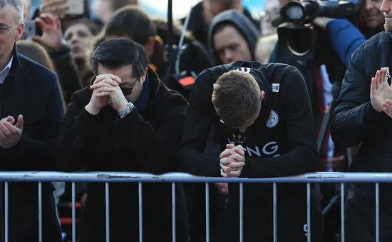 Dàn sao Leicester City bật khóc tức tưởi, tiễn đưa chủ tịch Vichai Srivaddhanaprabha