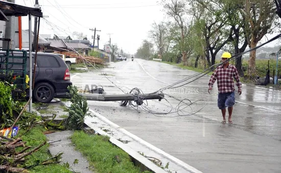 Gần 10.000 người Philippines phải sơ tán tránh bão Yutu