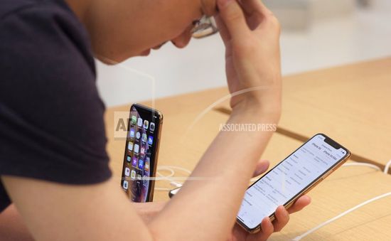 Mua hàng trực tuyến: Trả hàng chục triệu đồng mua iPhone XS Max, nhận về máy mô hình