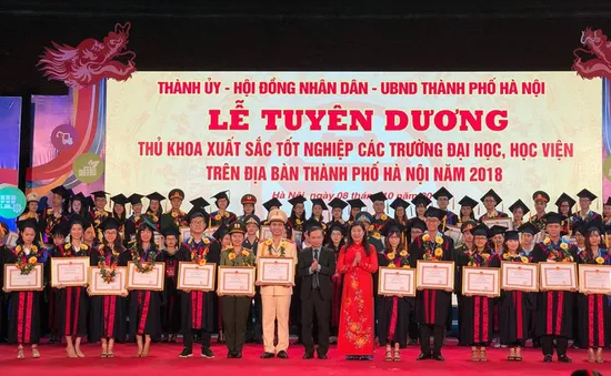 Hà Nội tuyên dương 88 thủ khoa Đại học xuất sắc