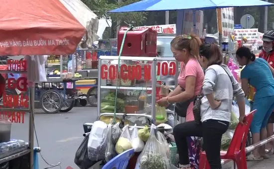 Tái diễn tình trạng bán hàng rong tại công viên Gia Định