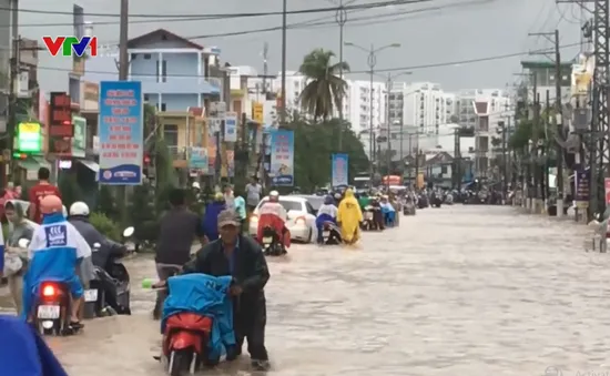 Giao thông tại Khánh Hòa gián đoạn do mưa lớn