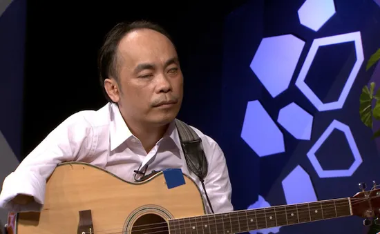 Hôm nay ai đến: Gặp gỡ người đàn ông mù gảy đàn guitar bằng một tay