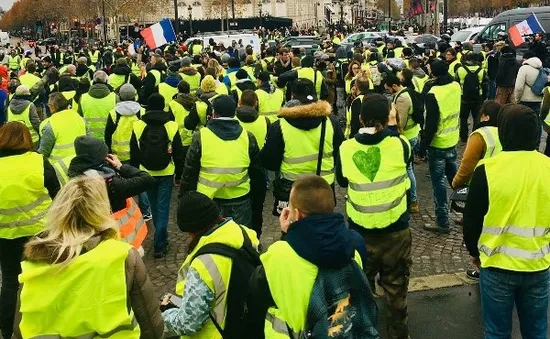 Biểu tình biến thành bạo loạn ở Paris, Pháp