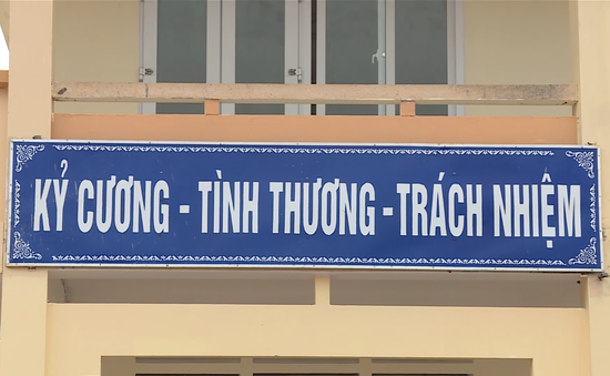 Vụ cháu bé chịu 231 cái tát ở Quảng Bình: Căn bệnh thành tích và cái tát vào ngành giáo dục