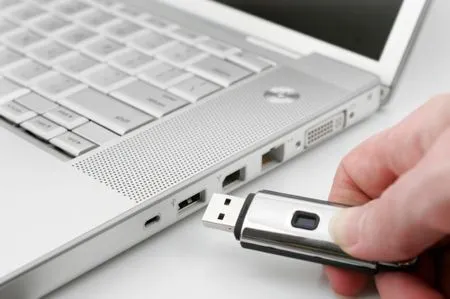 Liệu có thực sự nguy hiểm nếu bạn rút USB trước khi ngắt kết nối an toàn?