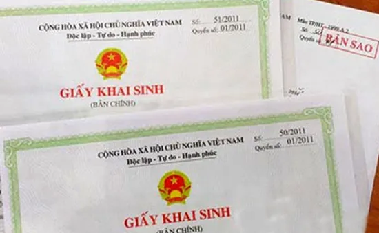 Thủ tục đổi lại họ tên cho con