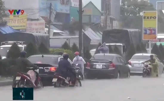 Bất thường phố thành “dòng sông uốn quanh” tại đô thị ven biển