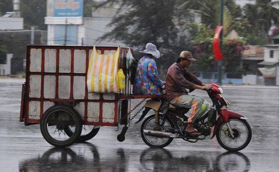 Mưa lớn ở miền Trung gây ngập nhiều tỉnh thành