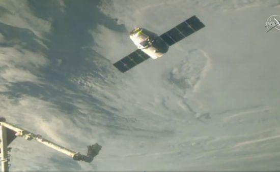 SpaceX Dragon mang quà cuối năm lên vũ trụ