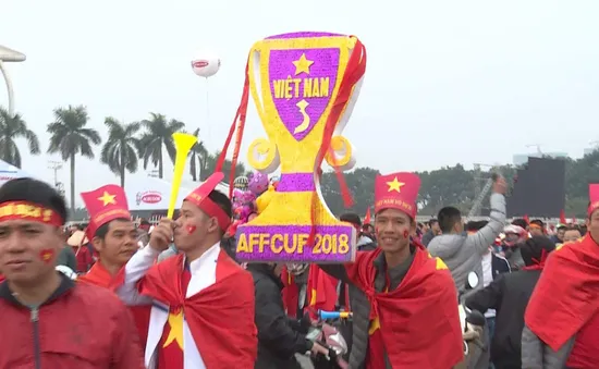 Hà Nội rực sắc đỏ trong ngày diễn ra chung kết AFF Cup 2018