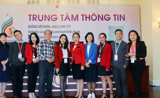 Thư ký đại biểu rạng rỡ trong ngày đầu đón tiếp đại biểu tới tham dự LHTHTQ lần thứ 38