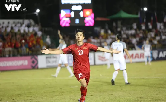 VIDEO: Khoảnh khắc siêu dễ thương của "người hùng" Phan Văn Đức sau trận bán kết AFF Cup 2018