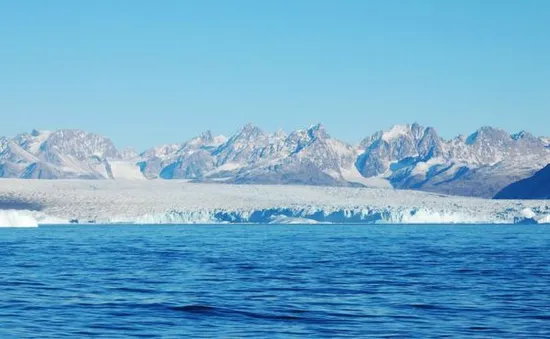 Băng trên đảo Greenland tan giữa mùa đông