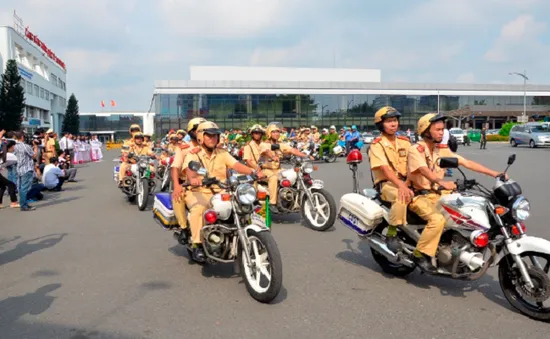 CSGT TP.HCM ra quân đảm bảo ANTT khu vực quanh sân bay Tân Sơn Nhất