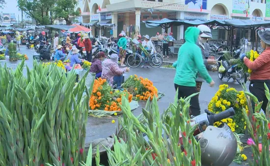 Phiên chợ mở ngọ cầu may ở Nam Trung Bộ
