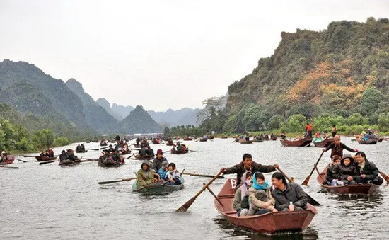 Khai hội chùa Hương: Không còn tình trạng chen lấn, xô đẩy